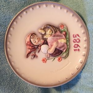 MJ Hummel plate